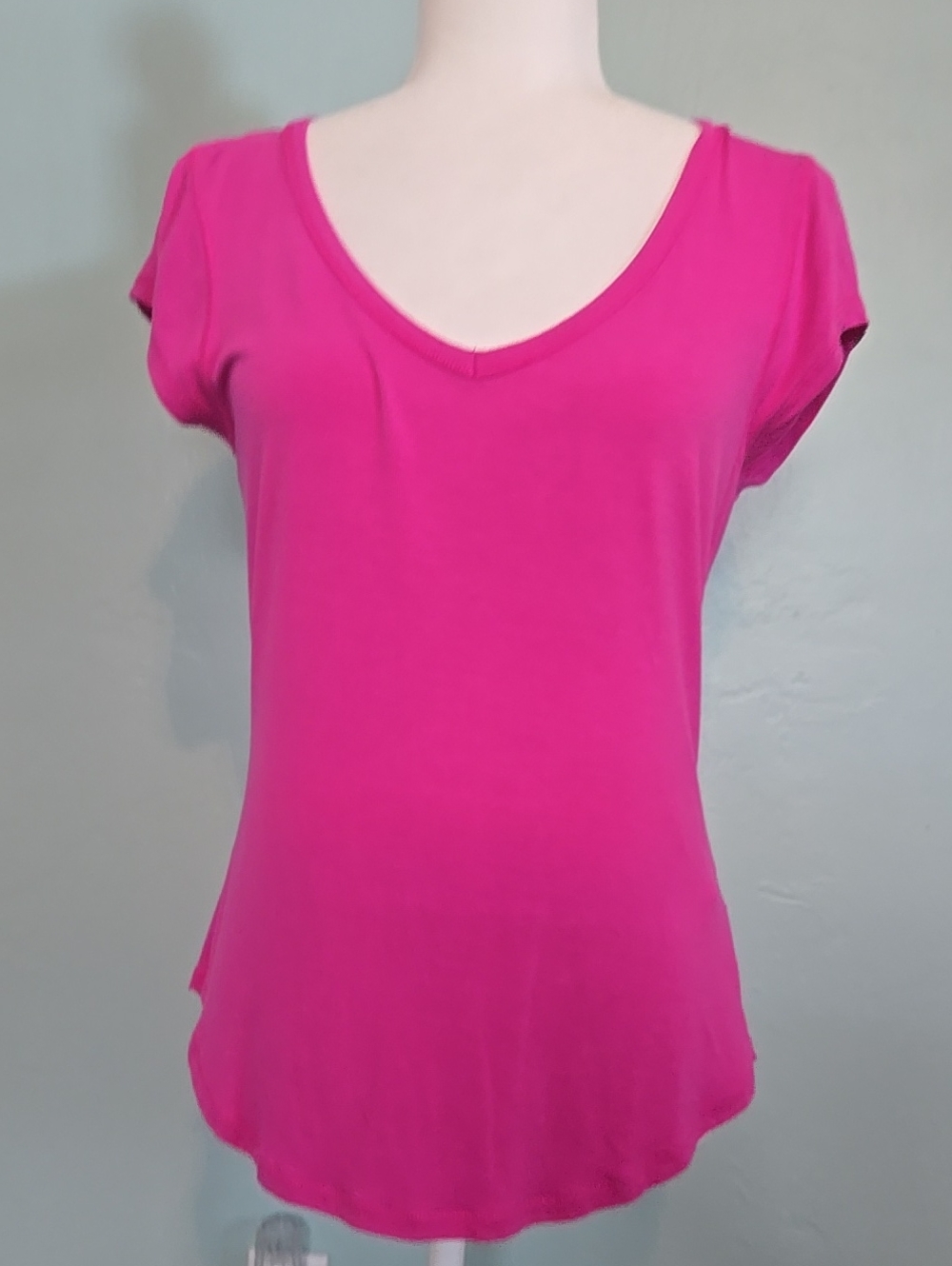 Cynthia Rowley Hot Pink V-Neck Short Sleeve Tee